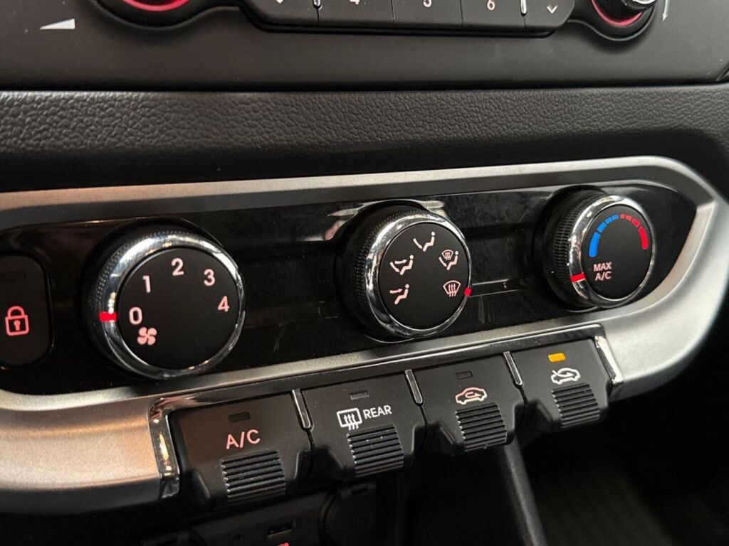 Kia Rio 2013 Valkoinen
