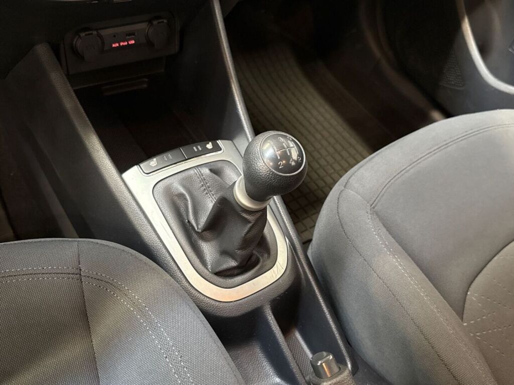 Kia Rio 2013 Valkoinen
