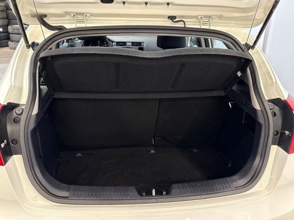 Kia Rio 2013 Valkoinen