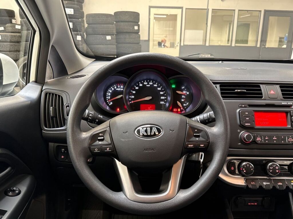 Kia Rio 2013 Valkoinen