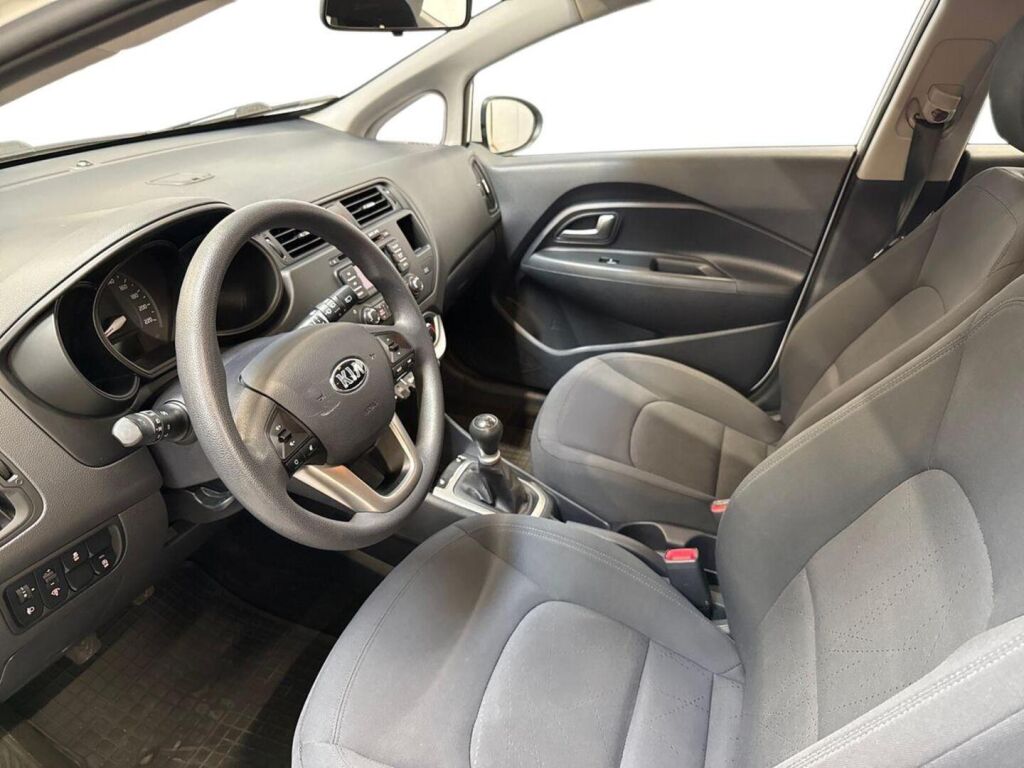 Kia Rio 2013 Valkoinen