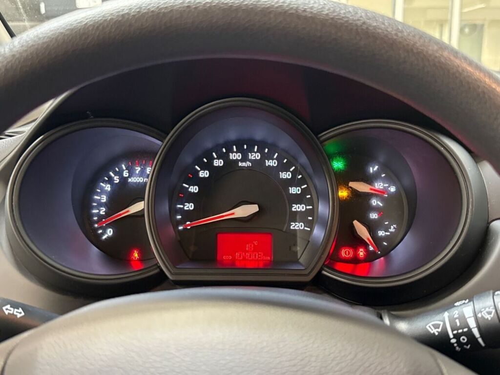 Kia Rio 2013 Valkoinen