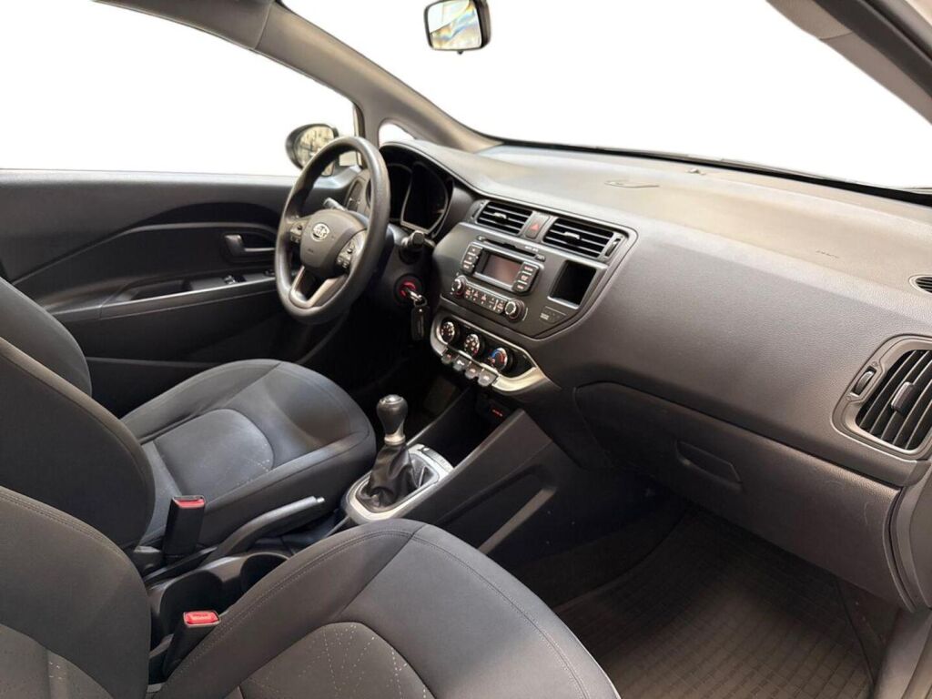 Kia Rio 2013 Valkoinen