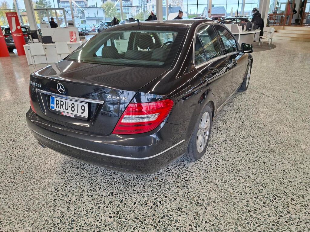 Mercedes-Benz C 2014 Musta