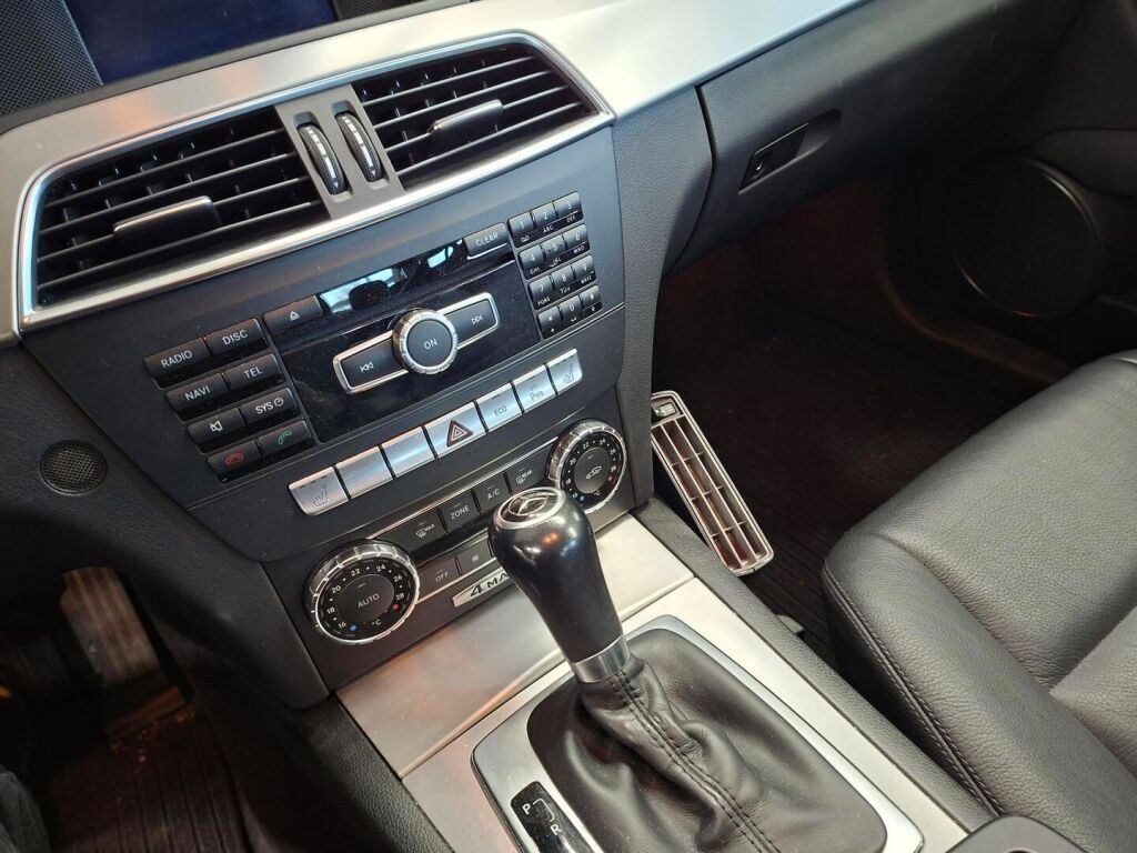 Mercedes-Benz C 2014 Musta