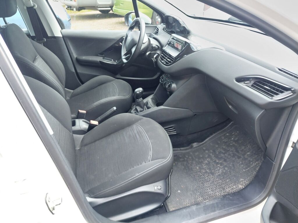 Peugeot 208 2014 Valkoinen