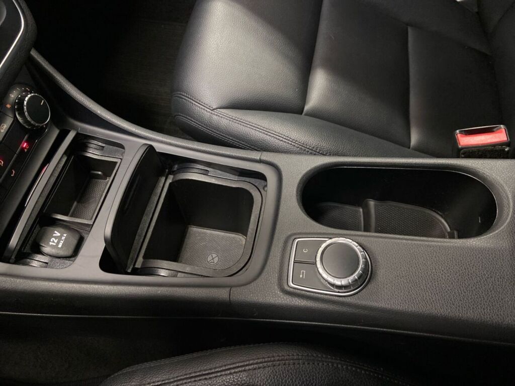 Mercedes-Benz CLA 2014 Musta