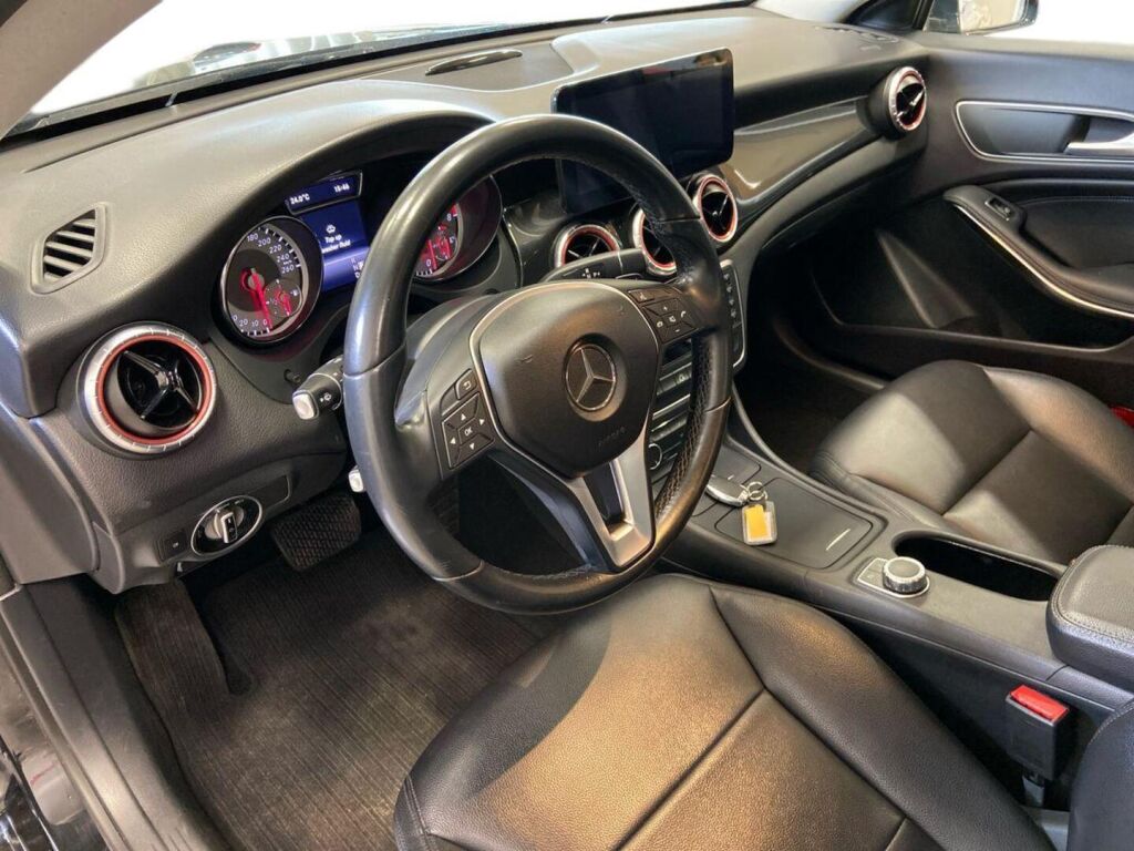 Mercedes-Benz CLA 2014 Musta
