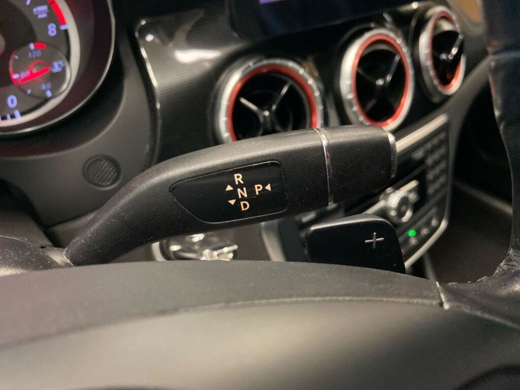 Mercedes-Benz CLA 2014 Musta