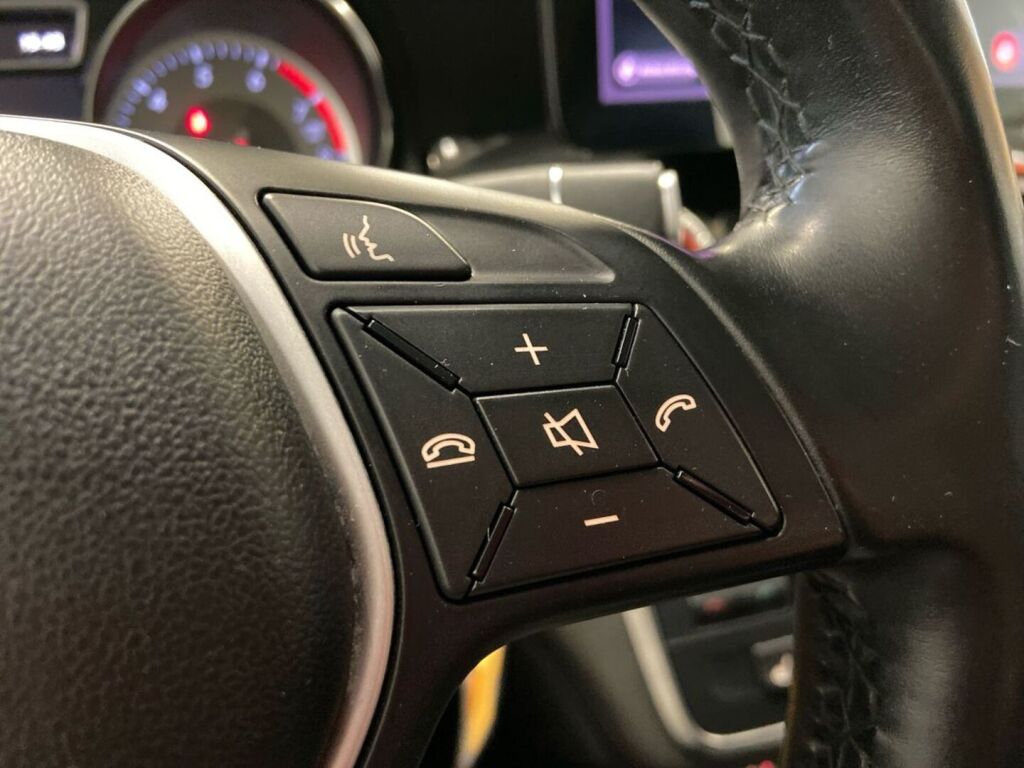 Mercedes-Benz CLA 2014 Musta