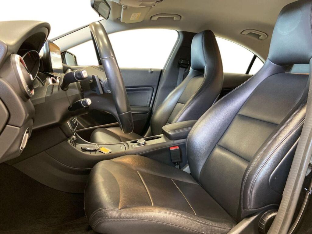 Mercedes-Benz CLA 2014 Musta
