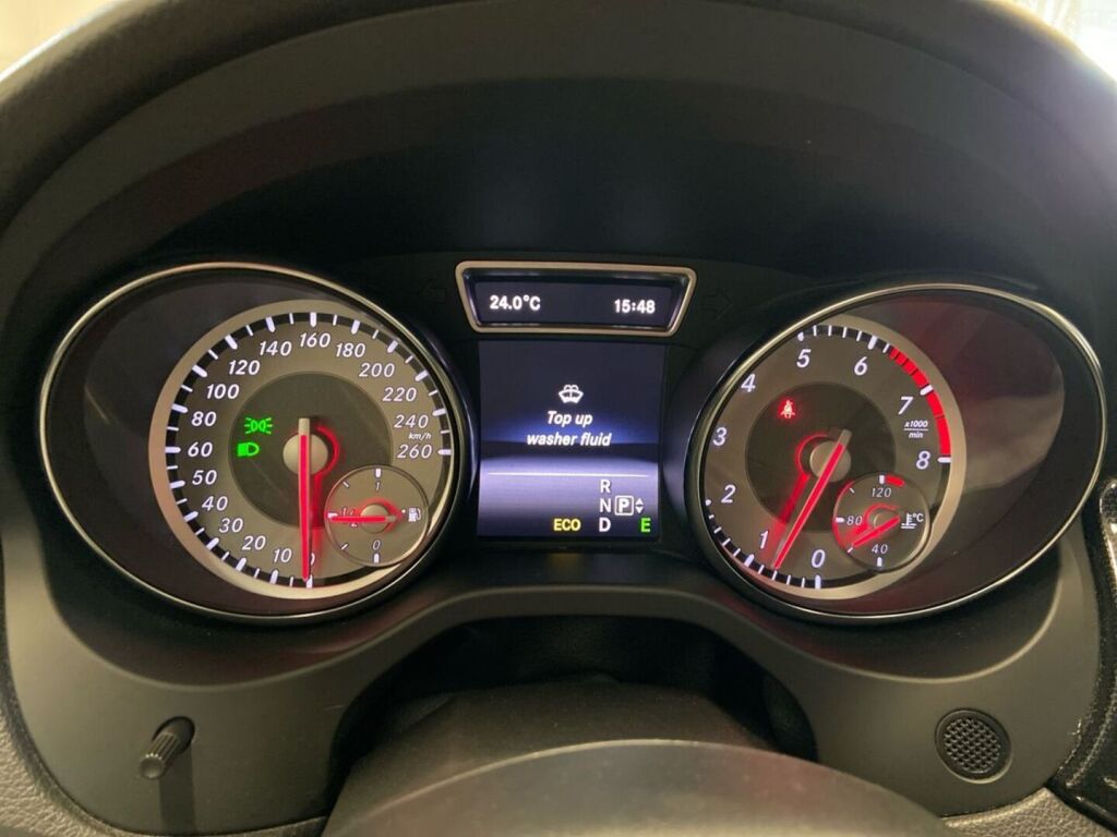 Mercedes-Benz CLA 2014 Musta