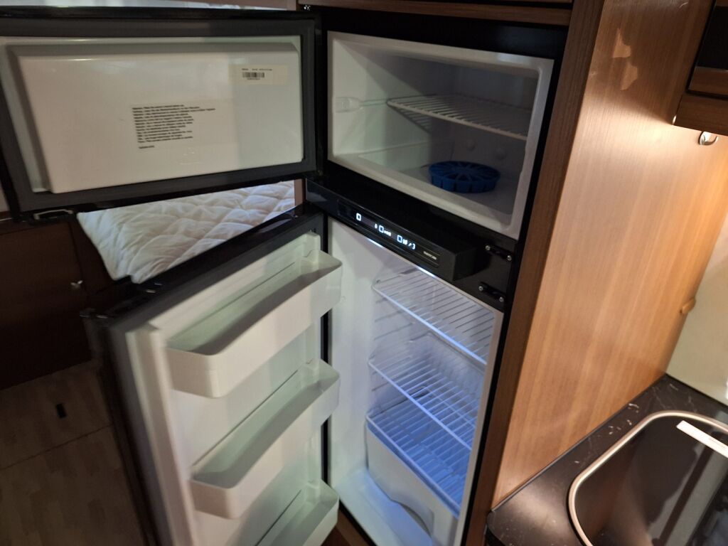 LMC Explorer Blackline i675 G 2015 Valkoinen