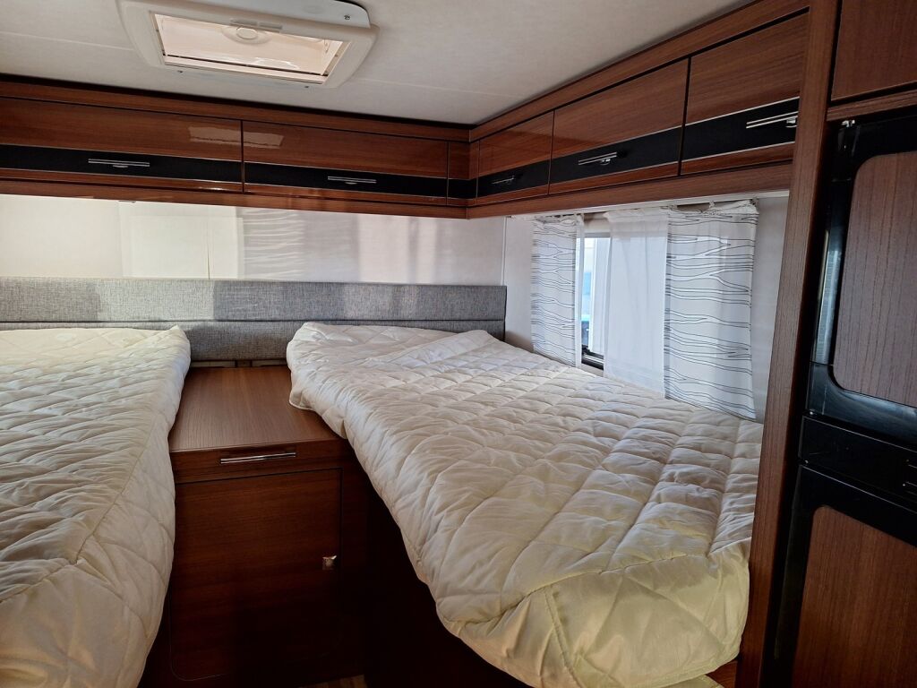 LMC Explorer Blackline i675 G 2015 Valkoinen