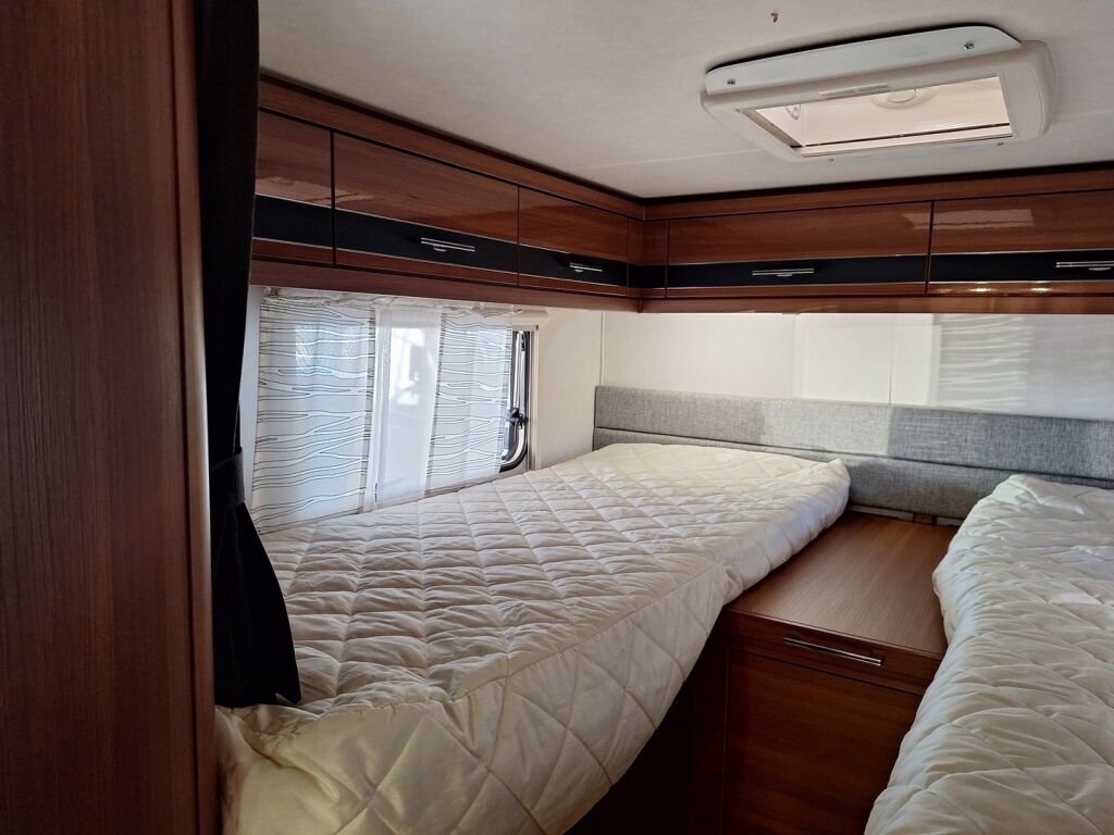 LMC Explorer Blackline i675 G 2015 Valkoinen