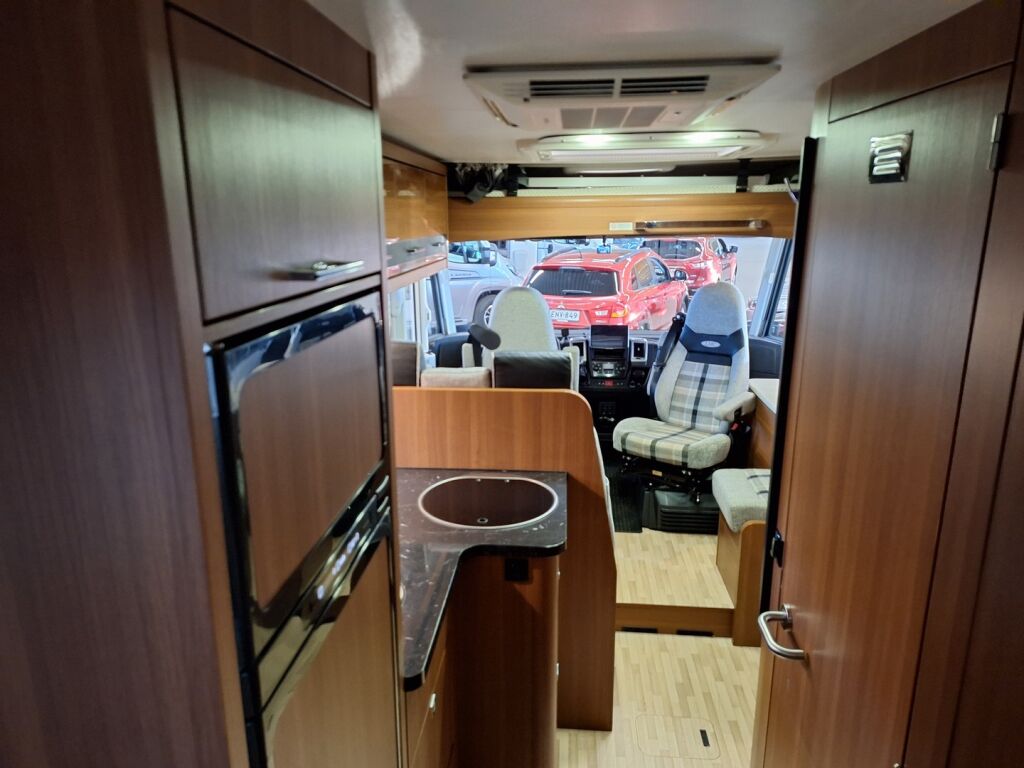 LMC Explorer Blackline i675 G 2015 Valkoinen