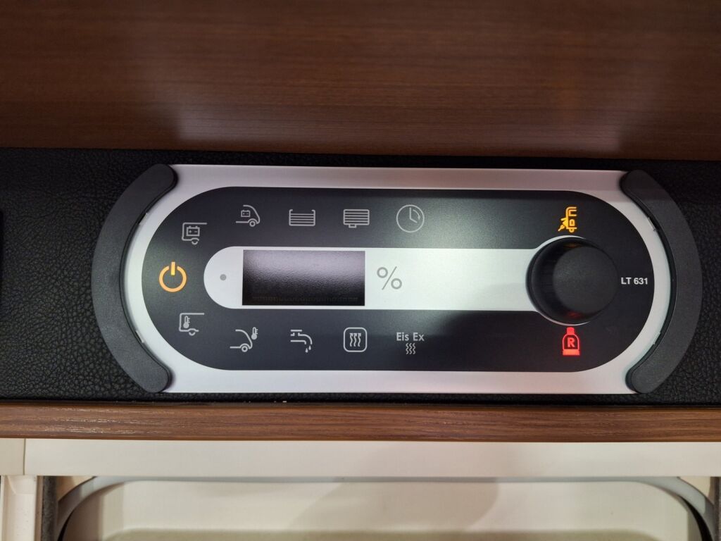 LMC Explorer Blackline i675 G 2015 Valkoinen