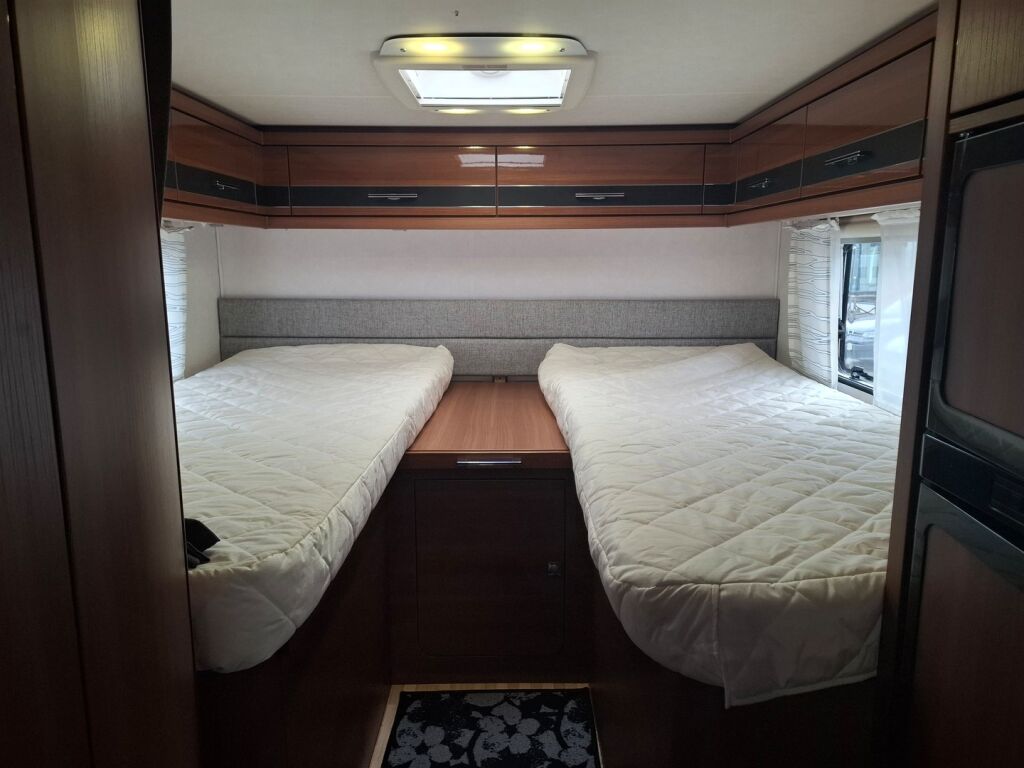 LMC Explorer Blackline i675 G 2015 Valkoinen