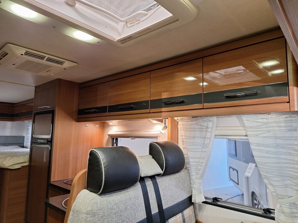 LMC Explorer Blackline i675 G 2015 Valkoinen