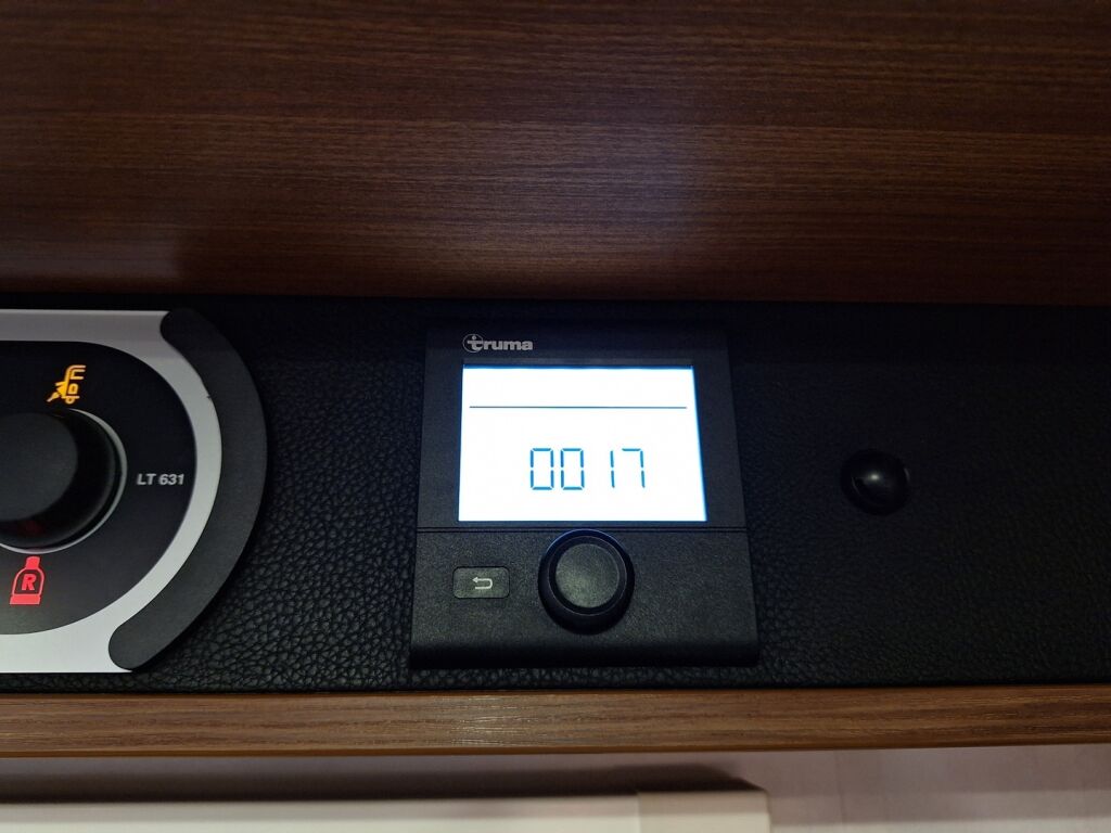 LMC Explorer Blackline i675 G 2015 Valkoinen