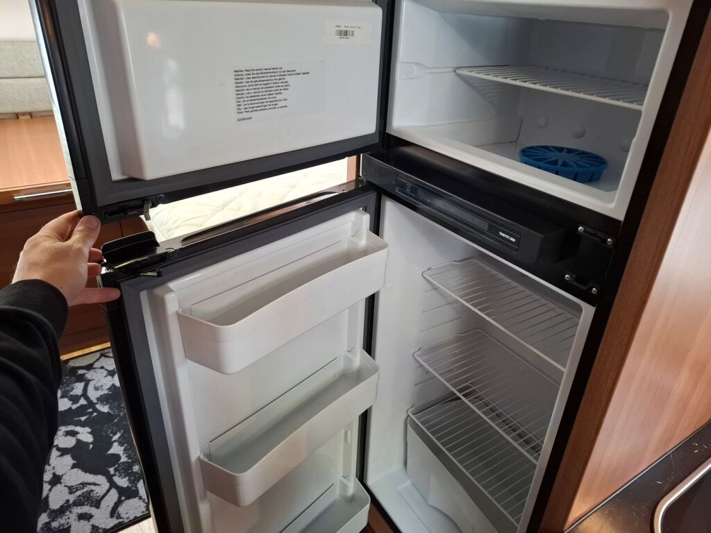 LMC Explorer Blackline i675 G 2015 Valkoinen