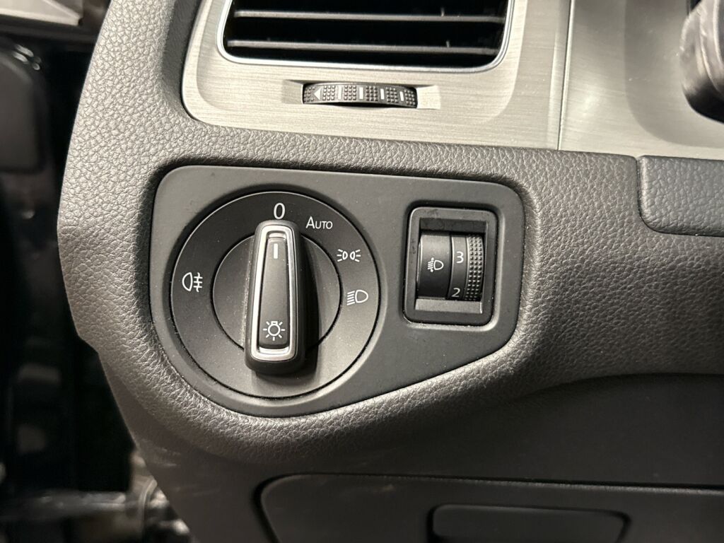 Volkswagen Golf 2015 Musta