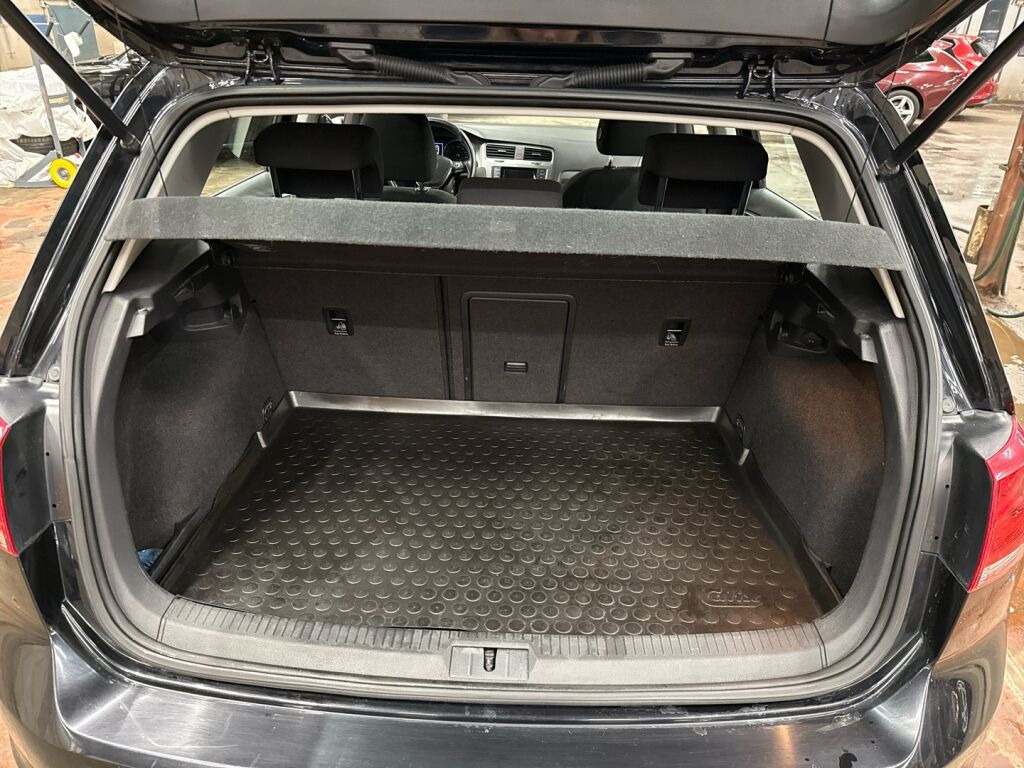 Volkswagen Golf 2015 Musta