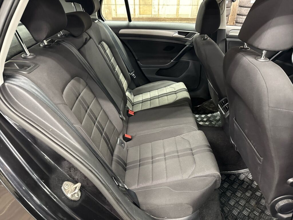 Volkswagen Golf 2015 Musta