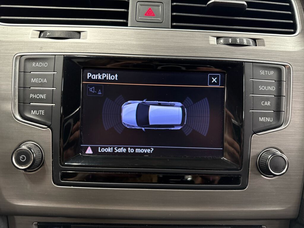 Volkswagen Golf 2015 Musta