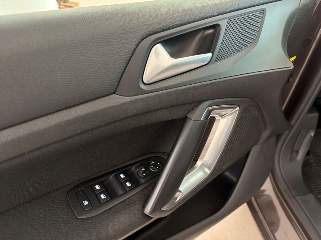 Peugeot 308 2015 Harmaa
