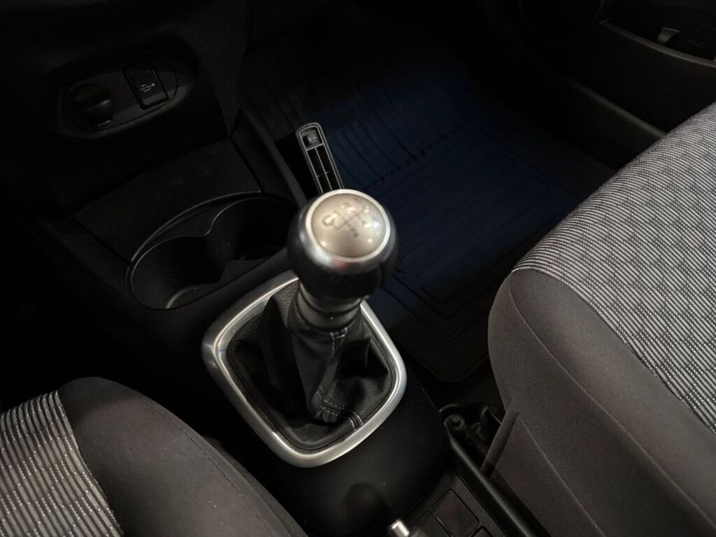 Toyota Yaris 2015 Musta