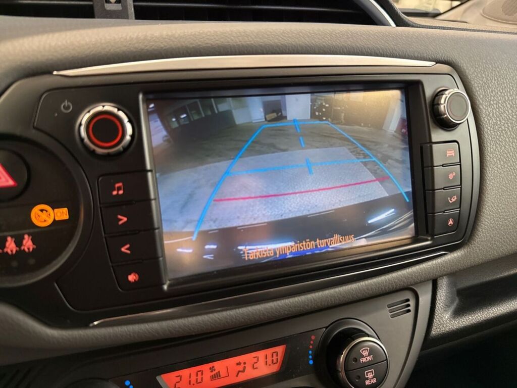 Toyota Yaris 2015 Musta