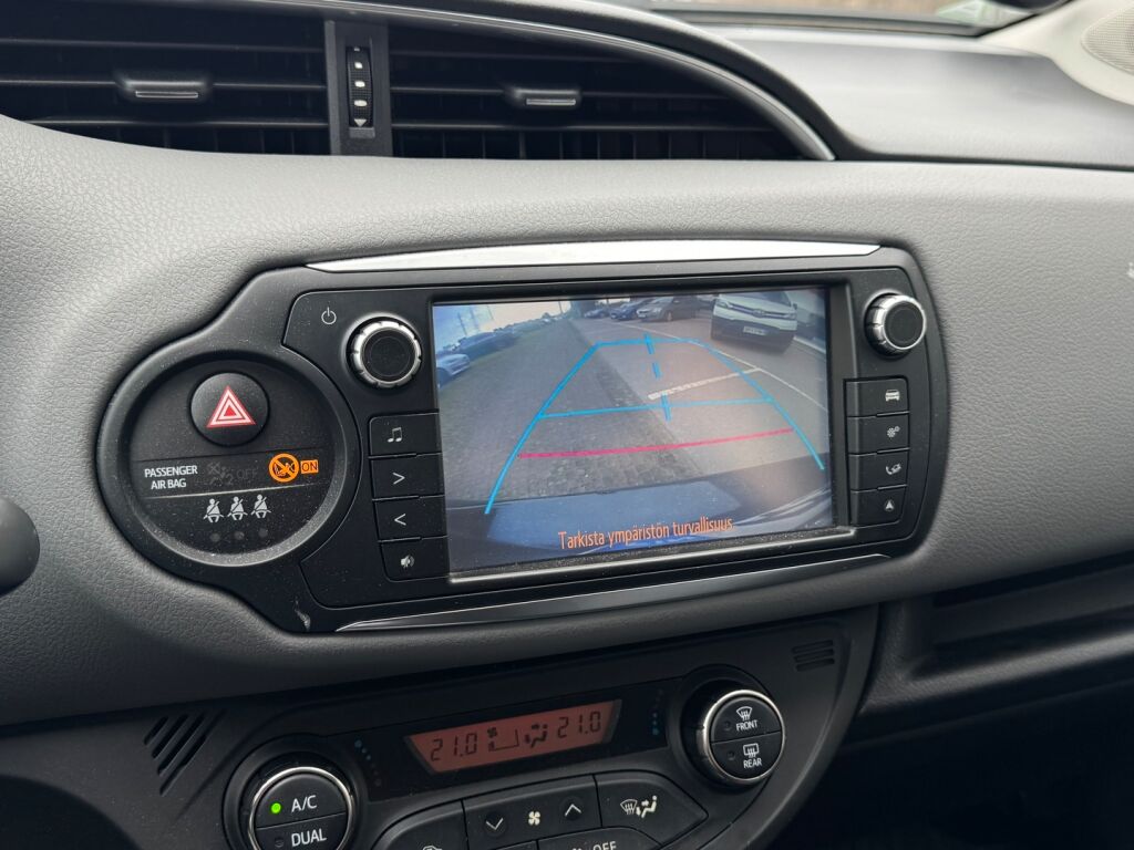 Toyota Yaris 2015 Musta