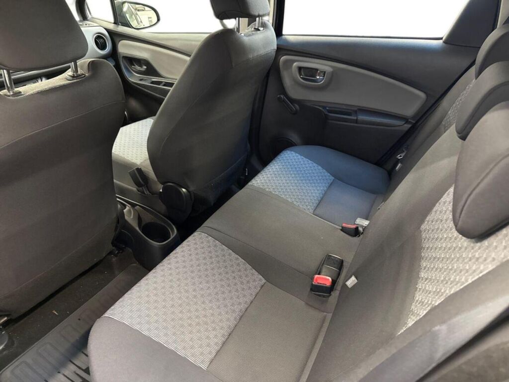 Toyota Yaris 2015 Musta