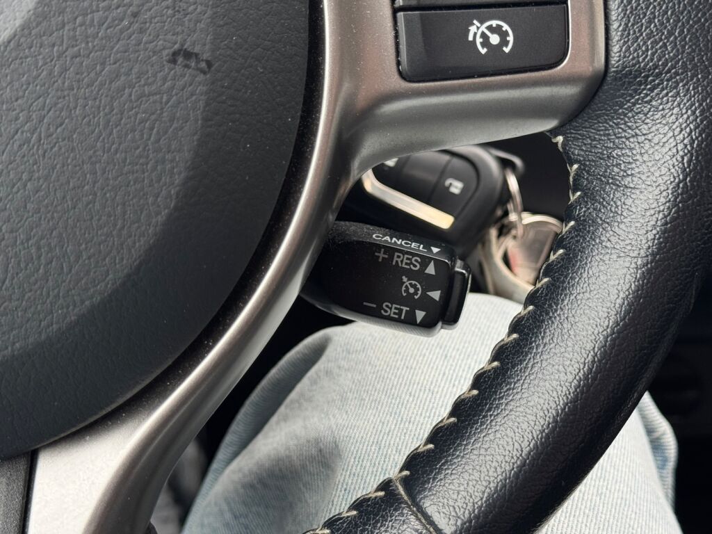 Toyota Yaris 2015 Musta