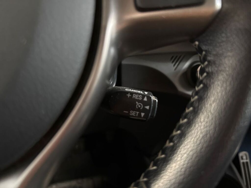Toyota Yaris 2015 Musta