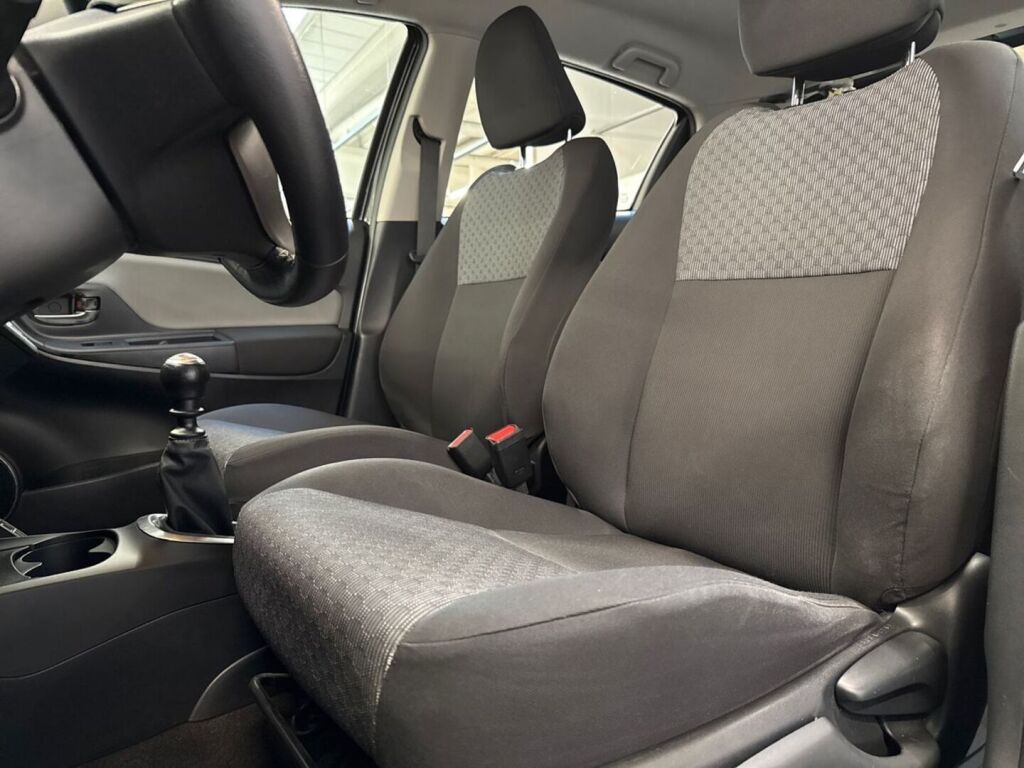 Toyota Yaris 2015 Musta