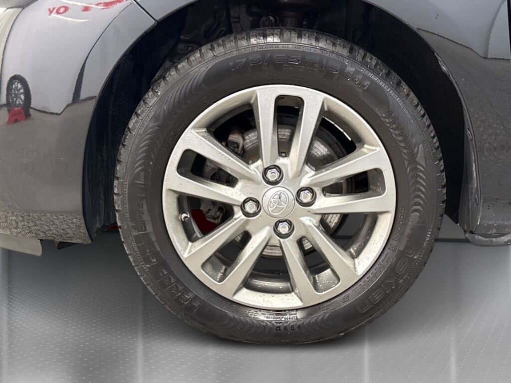 Toyota Yaris 2015 Musta