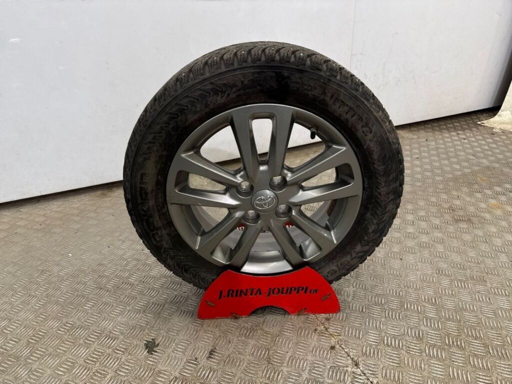 Toyota Yaris 2015 Musta