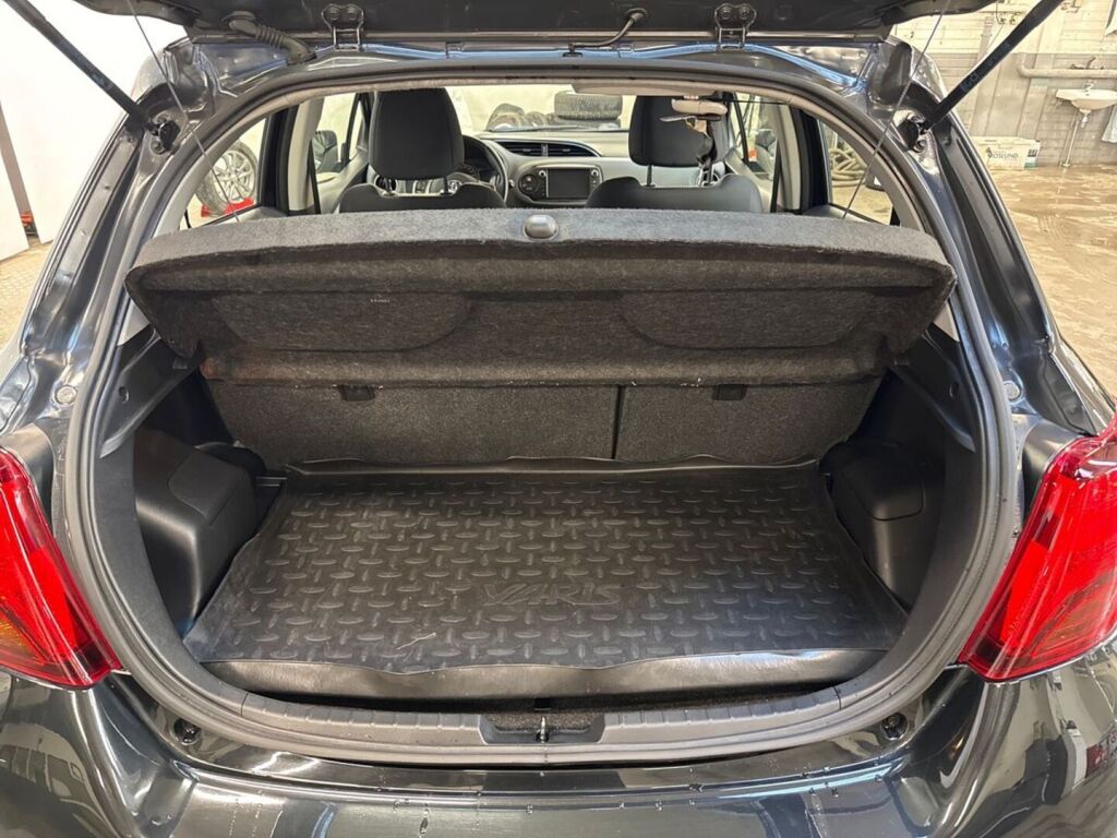 Toyota Yaris 2015 Musta