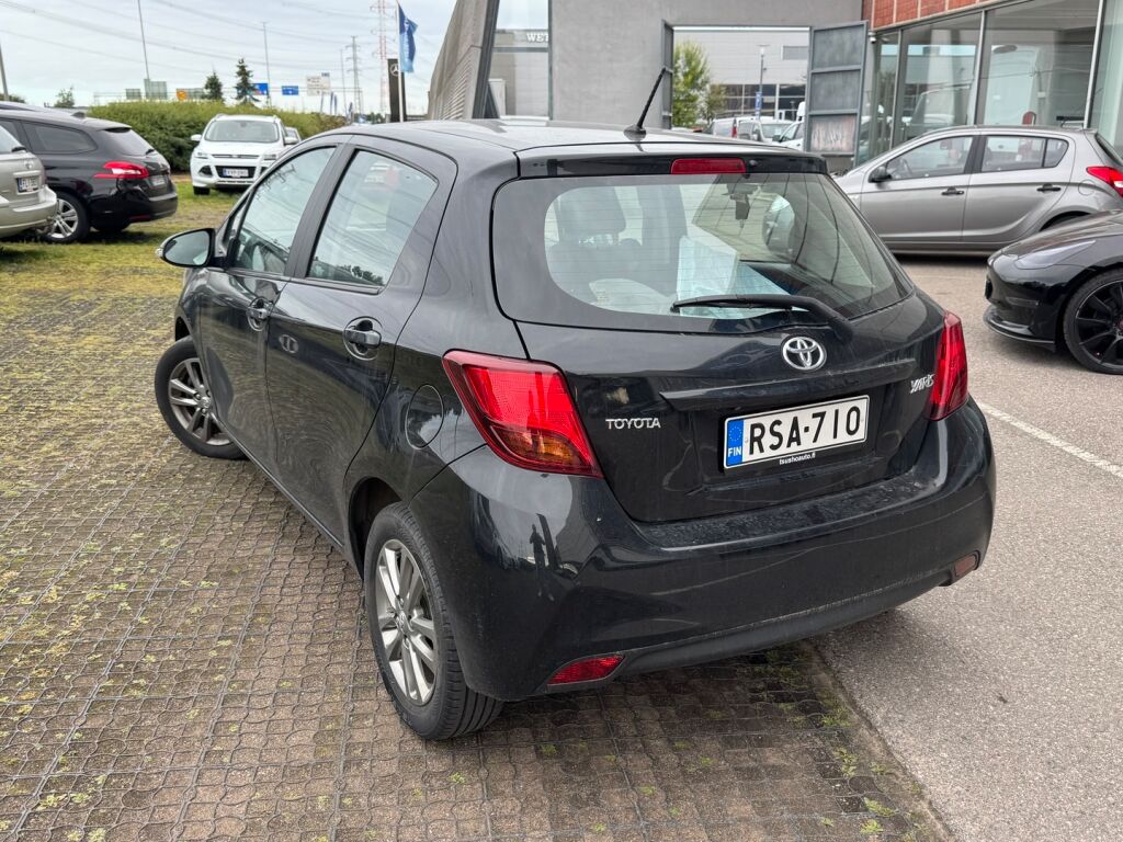 Toyota Yaris 2015 Musta