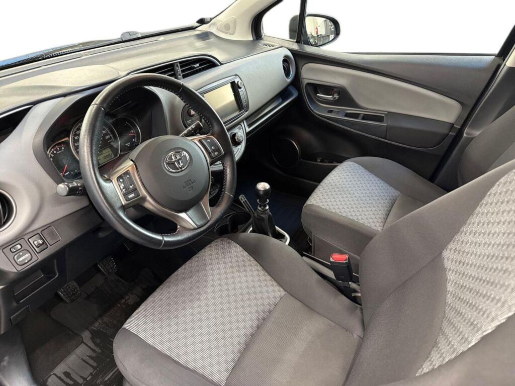 Toyota Yaris 2015 Musta