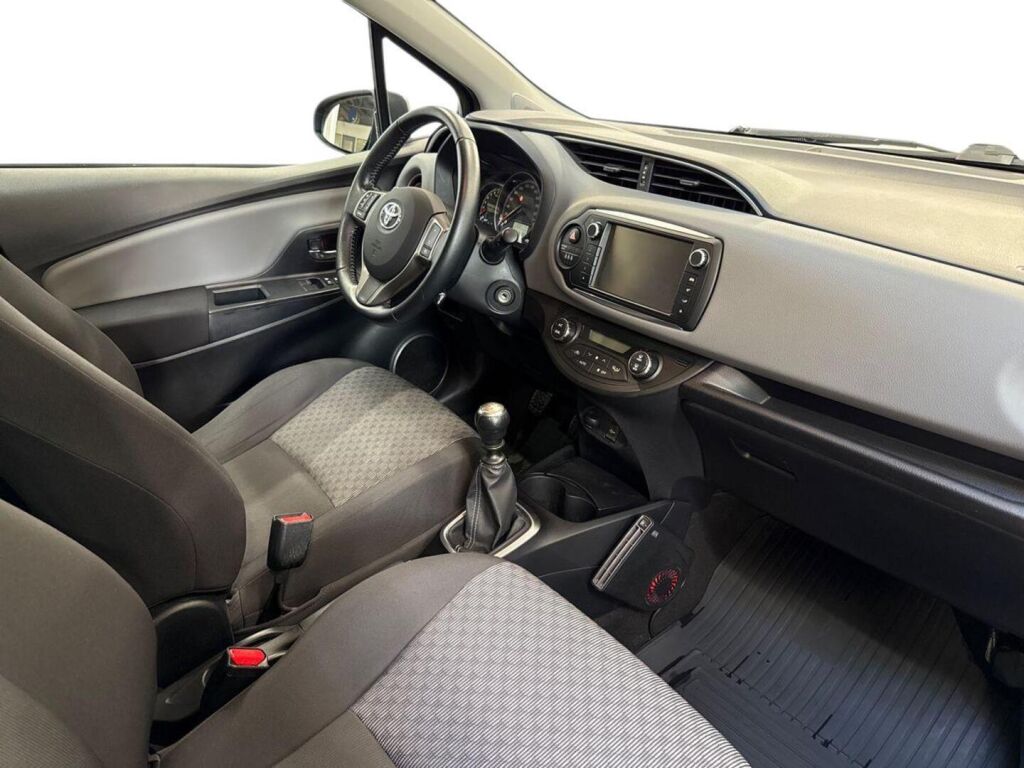 Toyota Yaris 2015 Musta