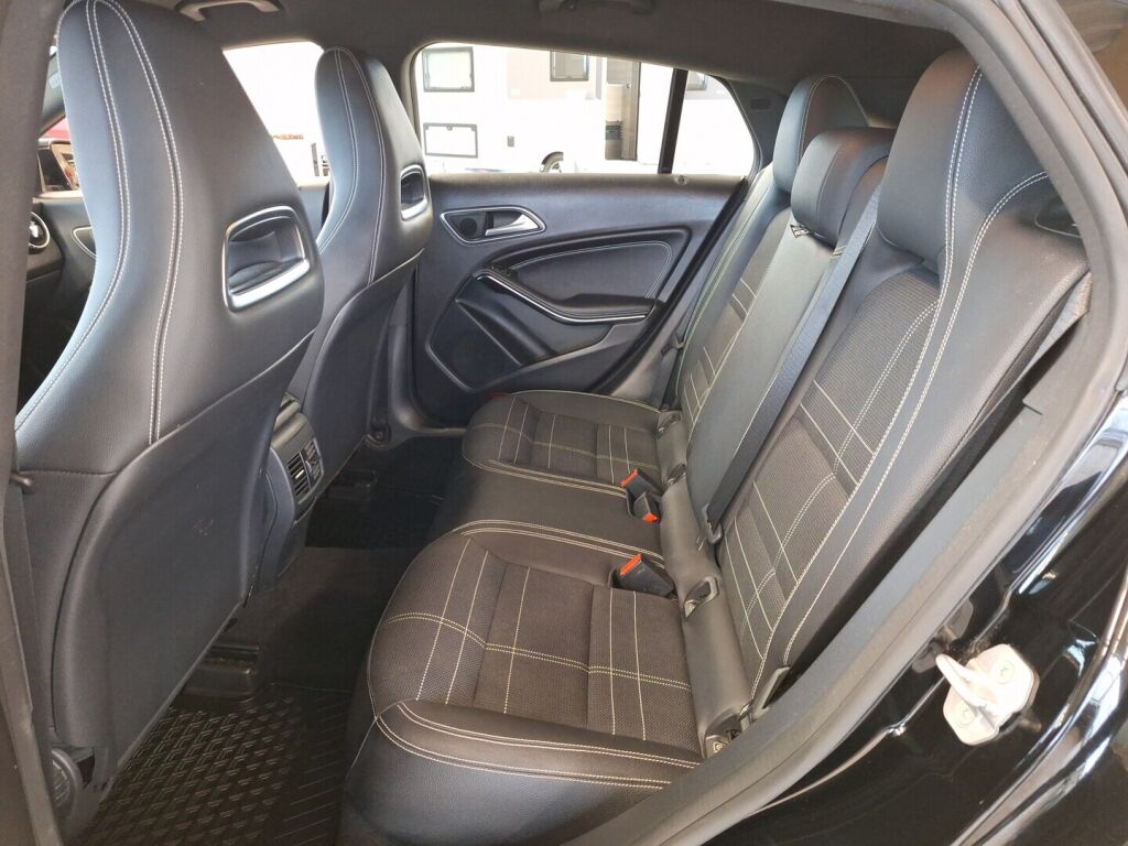 Mercedes-Benz CLA 2015 Musta