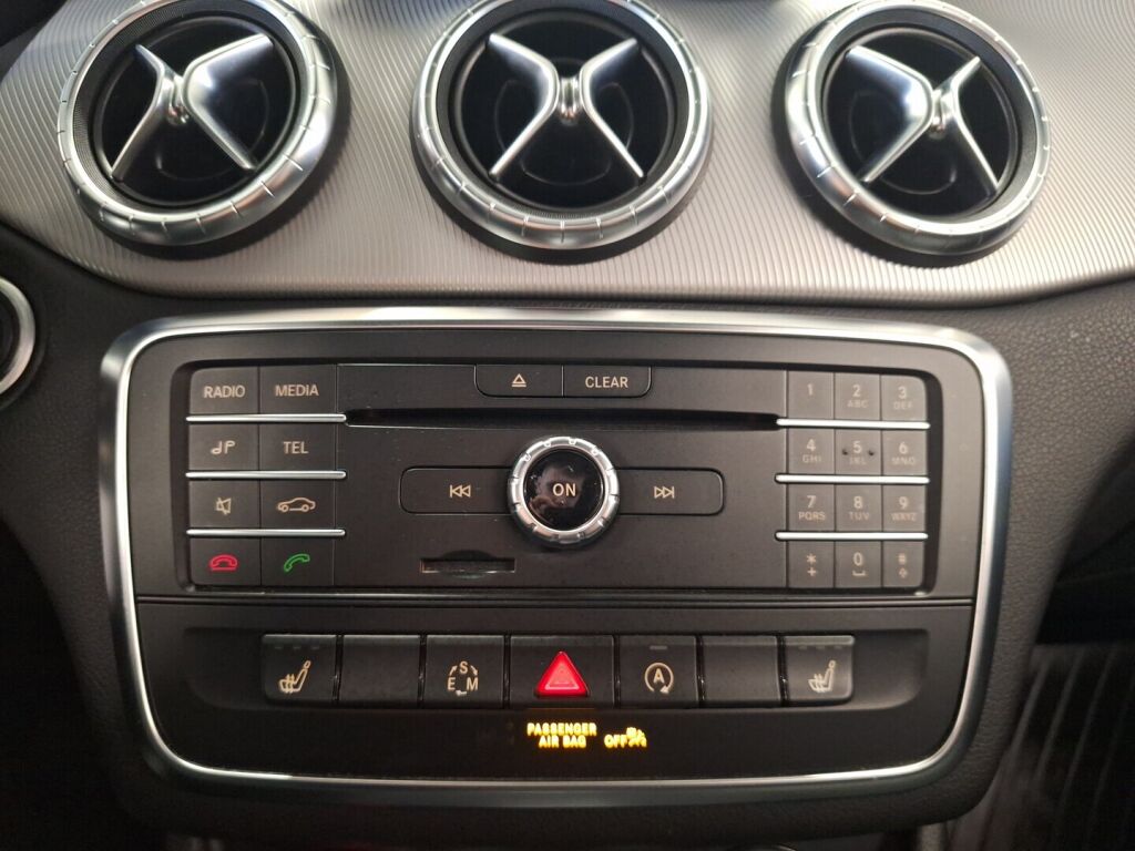 Mercedes-Benz CLA 2015 Musta