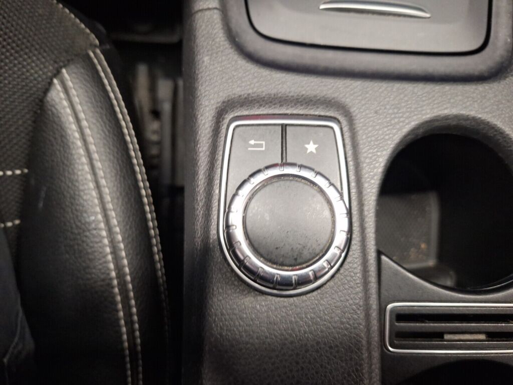 Mercedes-Benz CLA 2015 Musta