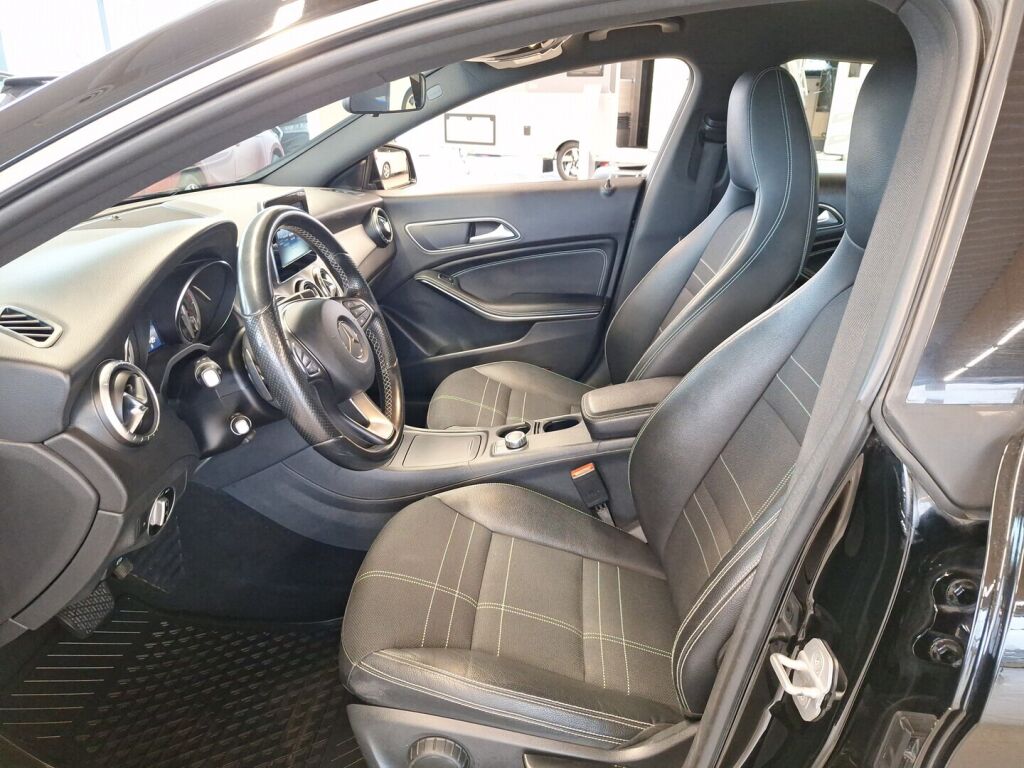 Mercedes-Benz CLA 2015 Musta