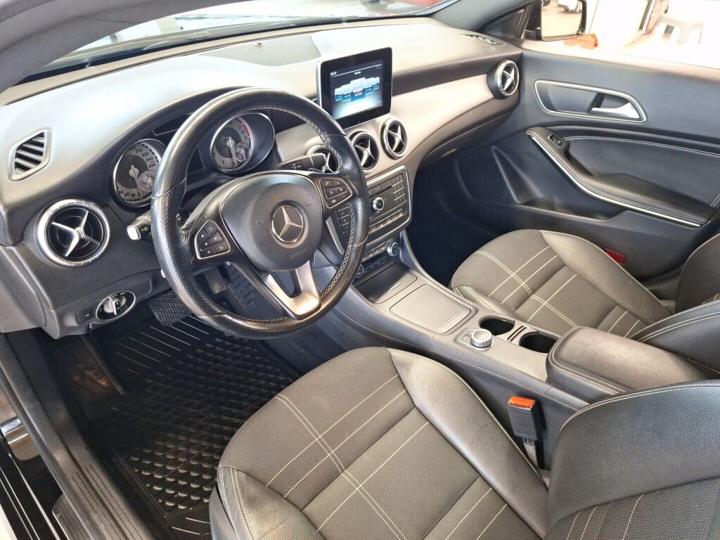 Mercedes-Benz CLA 2015 Musta