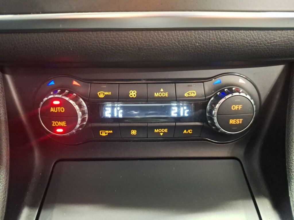 Mercedes-Benz CLA 2015 Musta