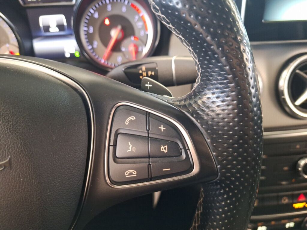 Mercedes-Benz CLA 2015 Musta